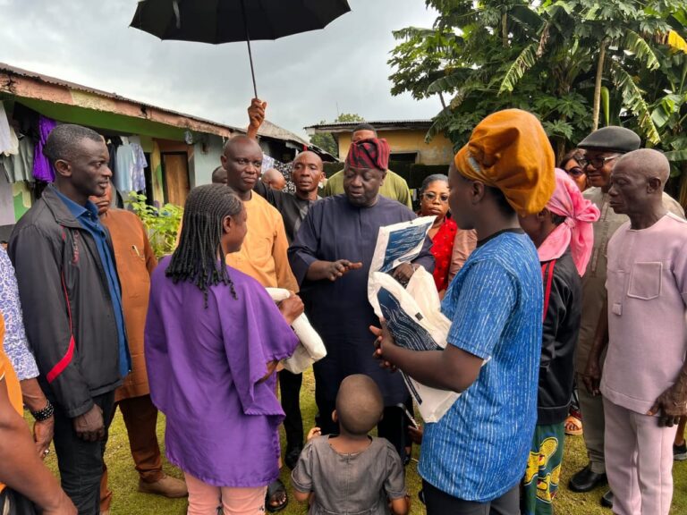 Cross River Govt. gives succour to flood victims